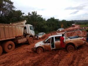 Desvio foi opção encontrada por usuários para evitar atoleiros na BR-156 (Foto: Isan Oliveira/Arquivo Pessoal)